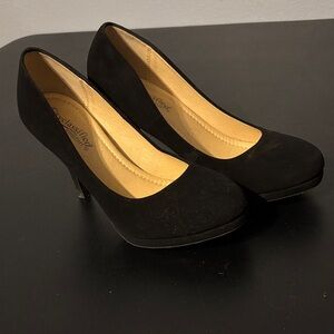 Black Faux Suede Close Toe Heels by Cityclassified Comfort, Size 9